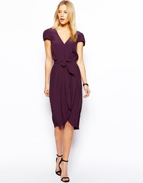 Asos – Robe cache-cœur mi-longue avec jupe tulipe – 56,34€