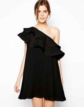 Asos – Robe trapèze à volant asymétrique – 53,52€