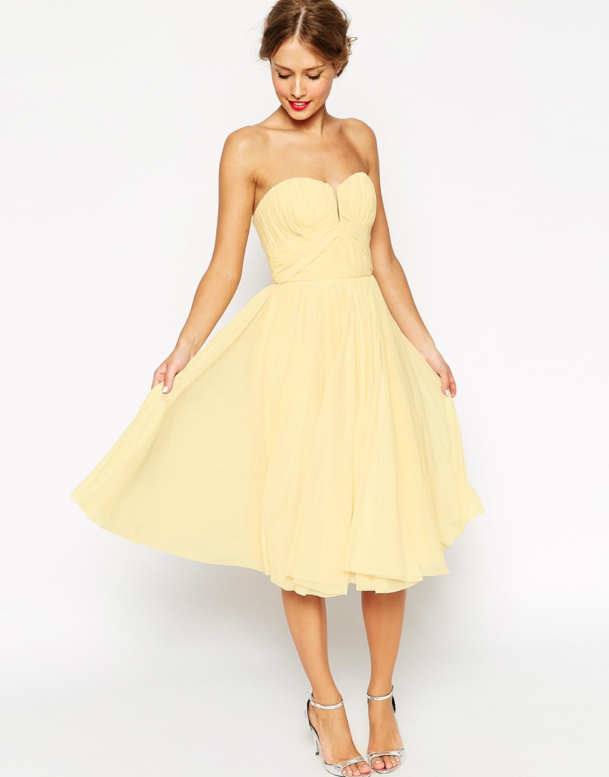 Couleurs pastels - Robe jaune